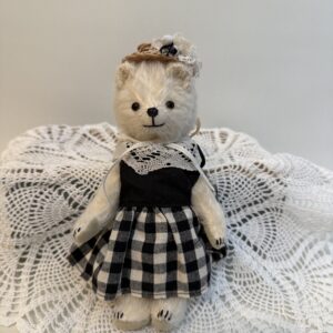 KAZARIYAさんのホワイトくまさん黒チェックワンピース(18㎝) 8