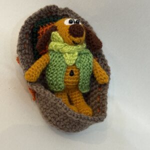 LIENEさんの編みぐるみ【ベッドに眠るワンコ】