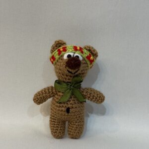 LIENEさんの編みぐるみ【夏至祭の花冠を被ったクマのキーホルダー】